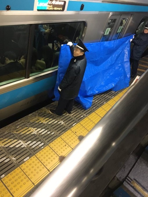 Japonya’da görme engelli yolcu trenin altında kaldı 