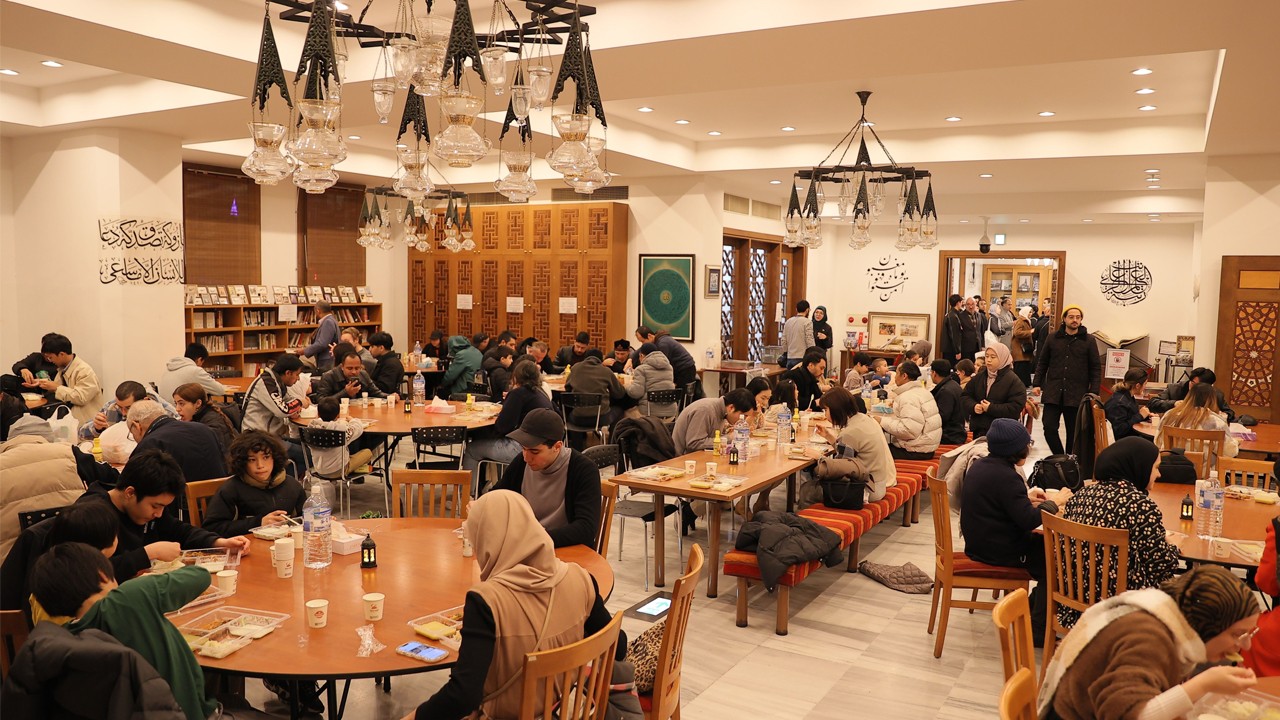 Japonya’da ilk iftar sofrasına büyük ilgi