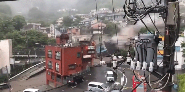 Japonya'da korkunç anlar! Sel resmen geliyorum dedi