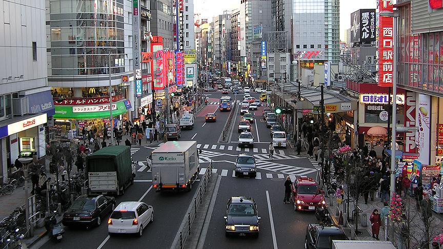 Japonya'da robot taksiler şehir trafiğinde test ediliyor