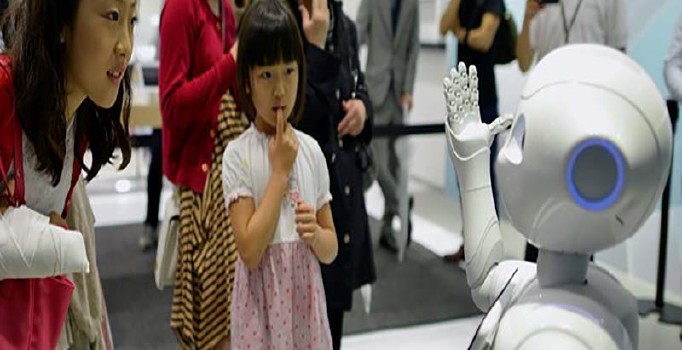 Japonya'da robotlar bir mağazada çalışmaya başladı