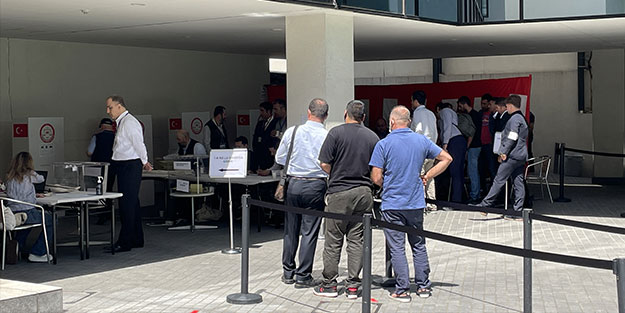 Japonya'da, Türkiye'deki Cumhurbaşkanı ve Milletvekili Seçimleri için oy verme işlemi başladı