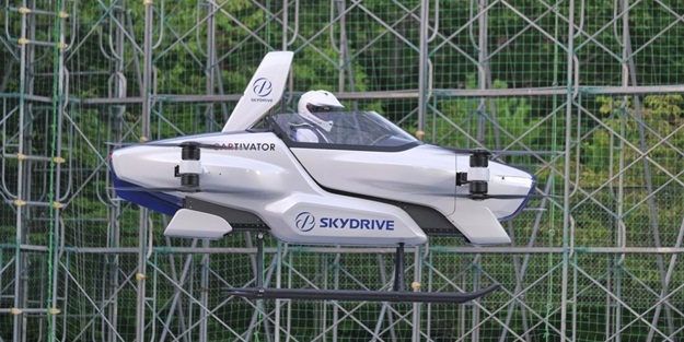 Japonya'da uçan arabanın deneme uçuşu yapıldı