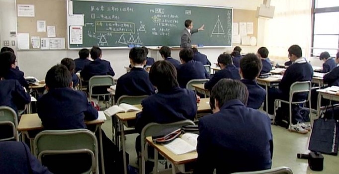 Japonya'da yetenek sınavına hazırlanmayan oğlunu bıçaklayarak öldürdü