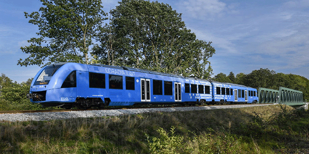 Japonya'nın hidrojenle çalışan ilk treni tanıtıldı