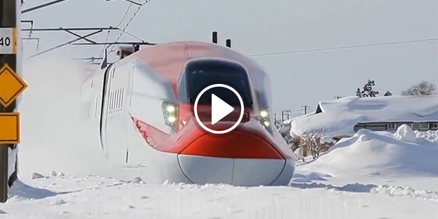 Japonya'nın karlar altında ilerleyen trenleri