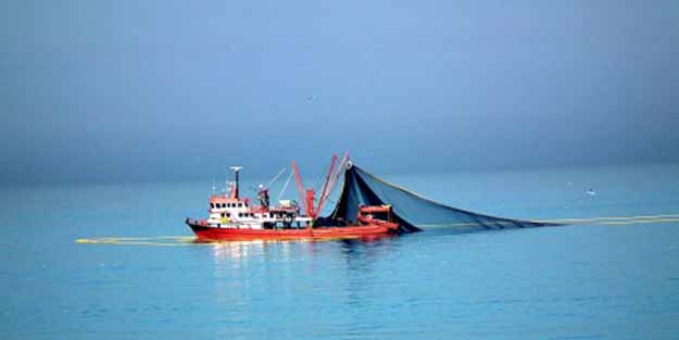 Japonya'nın kuzeyinde turistik tekne kayboldu