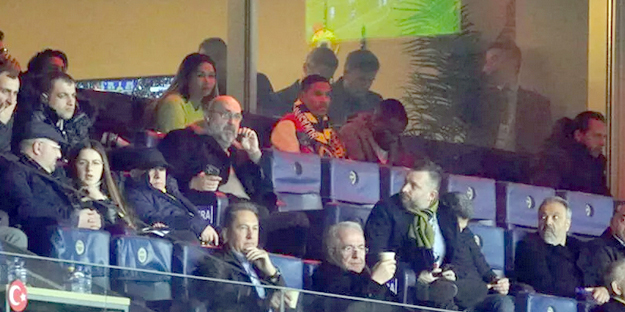 Jayden Oosterwolde ayağının tozuyla Kadıköy'de! Dev transfer anlaşması...