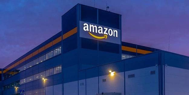 Jeff Bezos garajda kurduğu dev şirketin CEO'luk görevini devretti