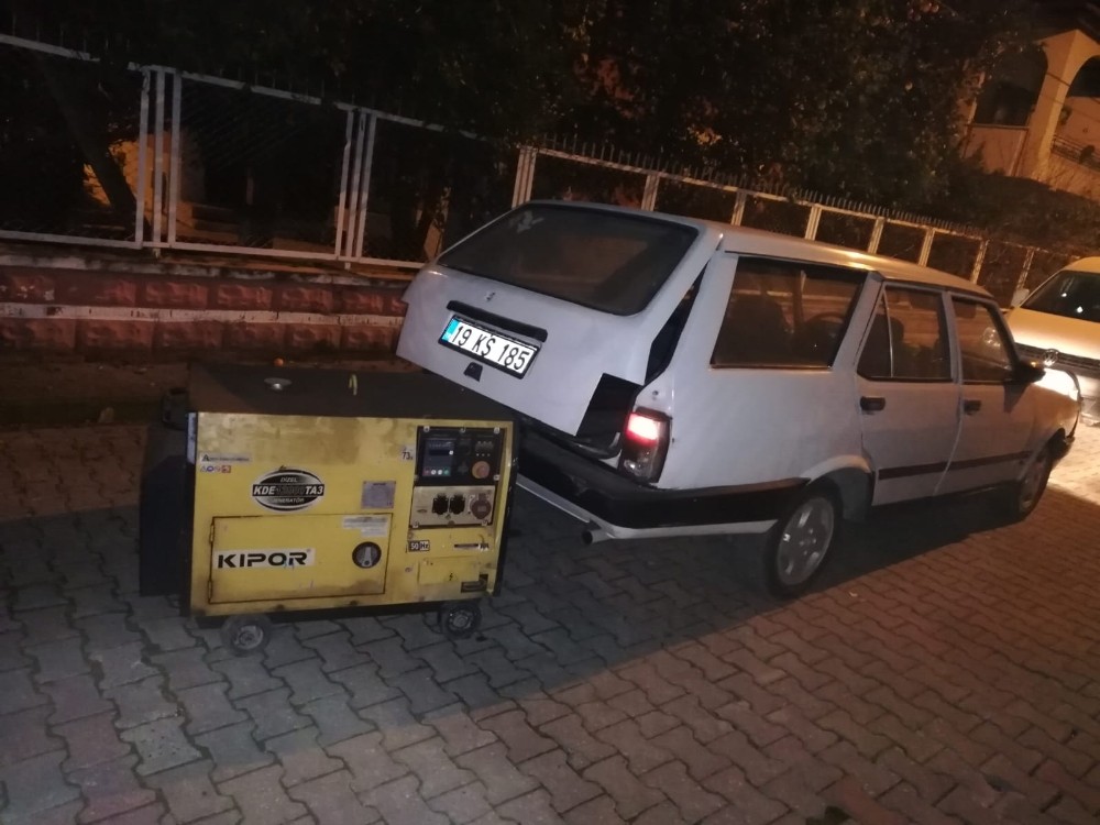 Jeneratörü çalamadan yakalandılar 