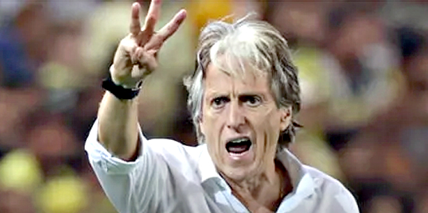 Jesus ateşle oynuyor! Her maça ayrı bir kadro...