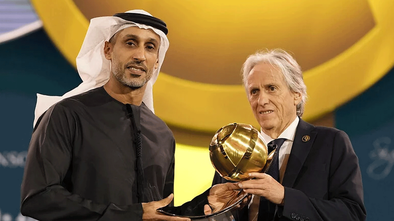 Jesus gözünü dünya yıldızına dikti