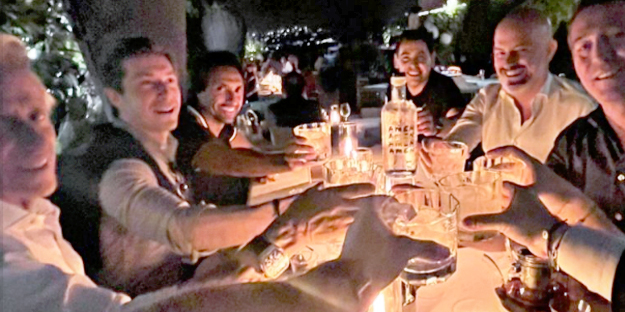 Jesus'la kadehler tokuşturuldu! Bu neyin kutlaması?