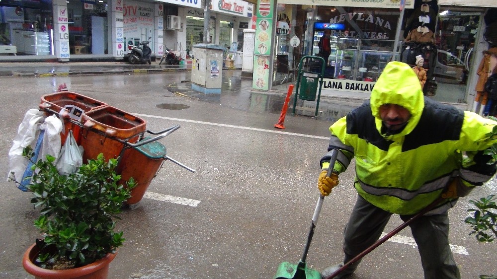 Jet işçi temizlik yapmadan duramıyor 