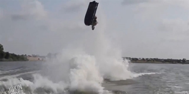 Jet ski ile çift takla! - VIDEO