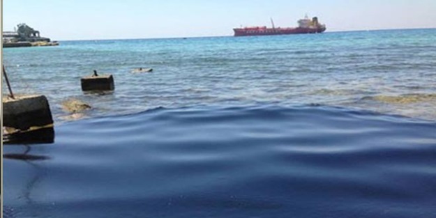 Jetler Yunan tankerini vurdu