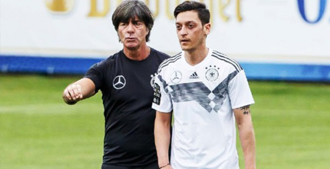 Joachim Löw'den Mesut Özil açıklaması: En iyi Alman futbolcu