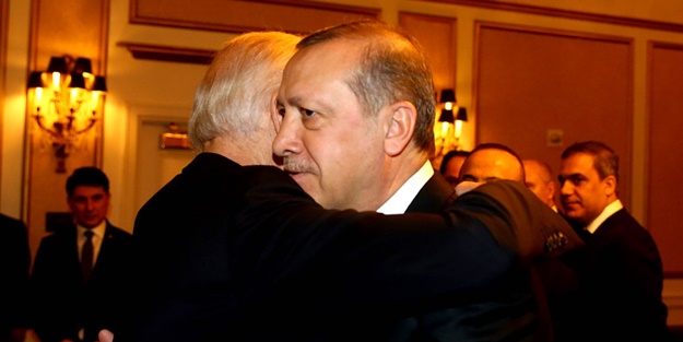Joe Biden, Erdoğan’a neden sarıldı?
