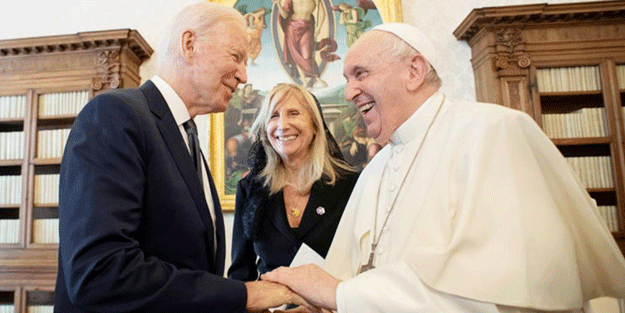 Biden, Papa Franciscus'a para verdi