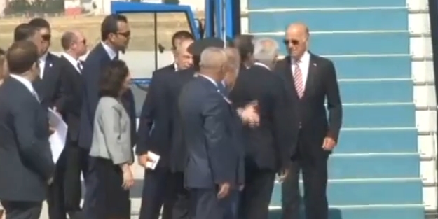 Joe Bıden'i bakın kim karşıladı