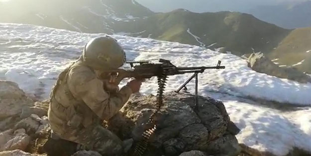 JÖH ve PÖH hainlerin sığınağını imha etti!