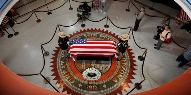 John McCain için Kongre'de tören düzenlendi