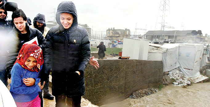 Jolie’den sığınmacılara yardım eli