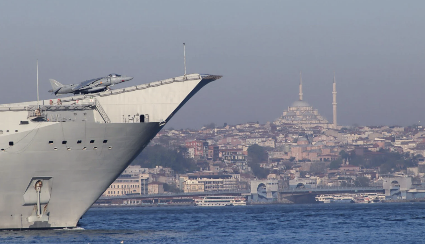 Juan Carlos amfibi hücum gemisi İstanbul’da!