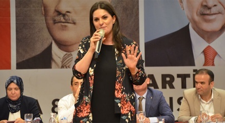 Jülide Sarıeroğlu: Biri ‘küstüm oynamıyorum’ diyor, diğeri koltuğa yapışmış