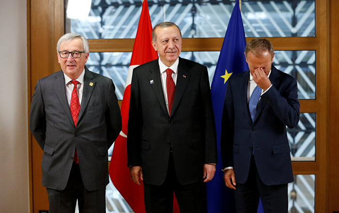 Juncker: Erdoğan'ın önünde diz çökeceğimiz....