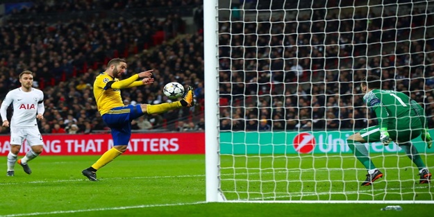 Juventus muhteşem geri dönüşle çeyrek final biletini kaptı!