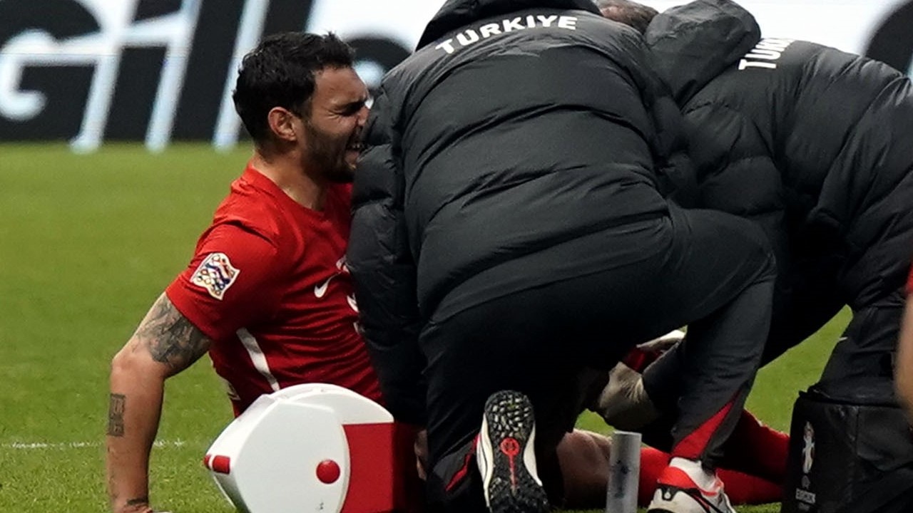 Kaan Ayhan sakatlandı, yerine Mert Müldür girdi