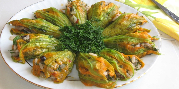 Kabak çiçeği dolması