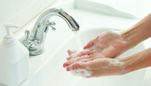 Kabak yemeği pişirmek değil; ellerden o lekeyi çıkarmak çile!