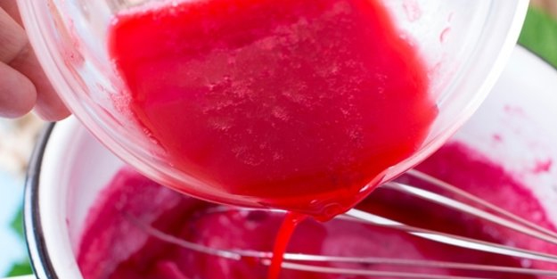 Kabaran ve şekle girmeyen saçları 5 dakikada yatıştırıyor: Tek bir malzeme ile! Herkes satın alıyor, saç köklerini çoğaltıyor!