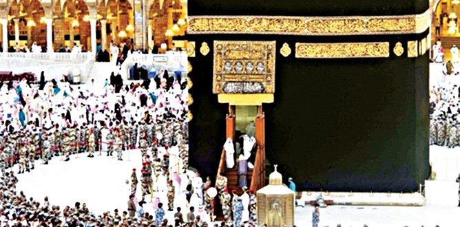 Kabe, gülsuyu ve zemzemle yıkandı