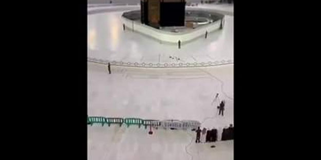 Kâbe imamı tavaf yapılmayan Kâbeyi görünce gözyaşlarına boğuldu