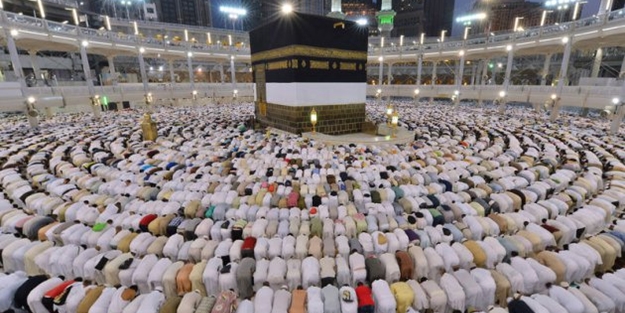 Kabe'de bayram namazında büyük coşku