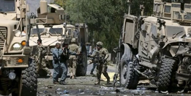 Kabil'de NATO konvoyuna saldırı! Ölüler var