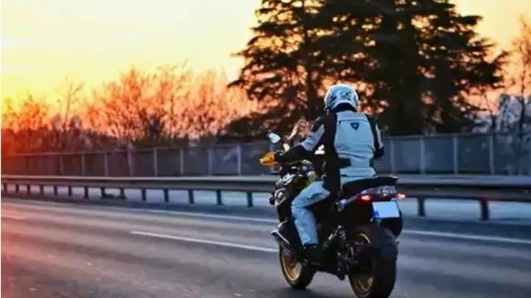 Kabineye motosikletçi bakan