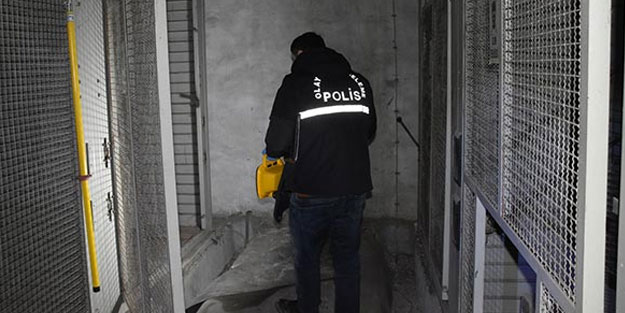 Kabloları çalmak için trafoya giren hırsız çarpıldı