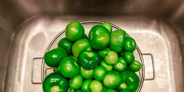 Kabuklarını sakın atmayın: Kelliğin çaresi onda belli! İşte yeşil domates için şaşırtan sözler