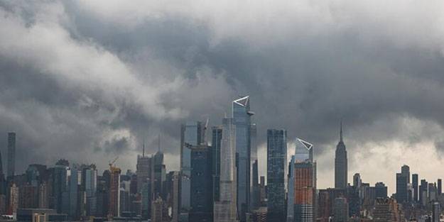 New York'ta gündüz geceye döndü