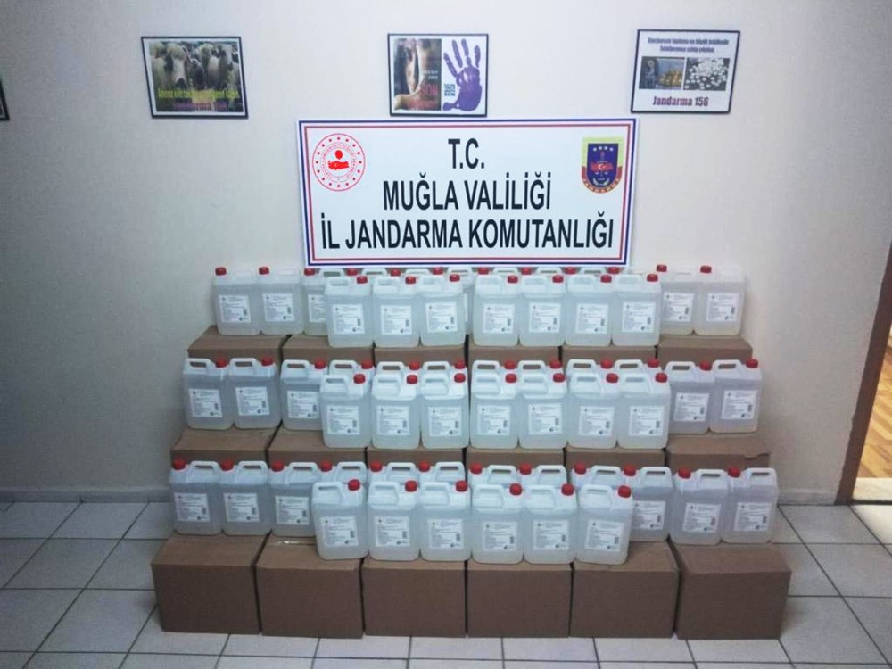 Kaçak alkol yapımında kullanılacak etil alkol ele geçirildi 