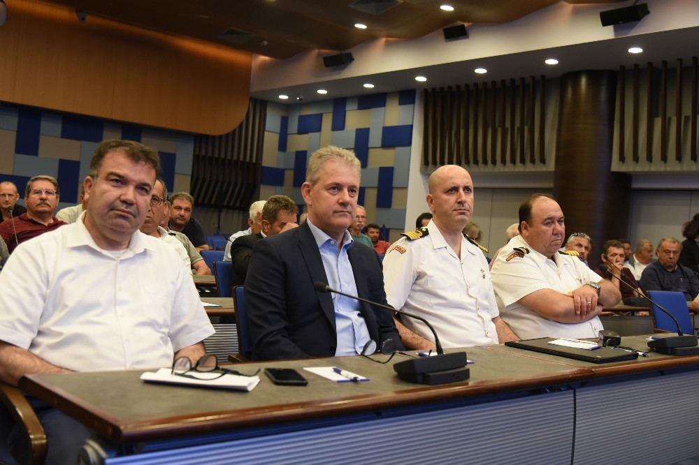 Kaçak balık avcılığı İZTO’da tartışıldı 