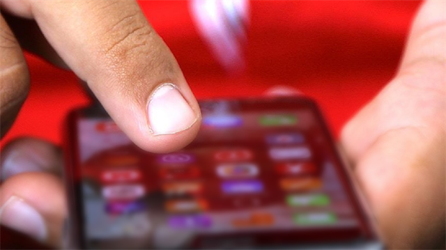 Kaçak cep telefonları gümrüğe yakalandı