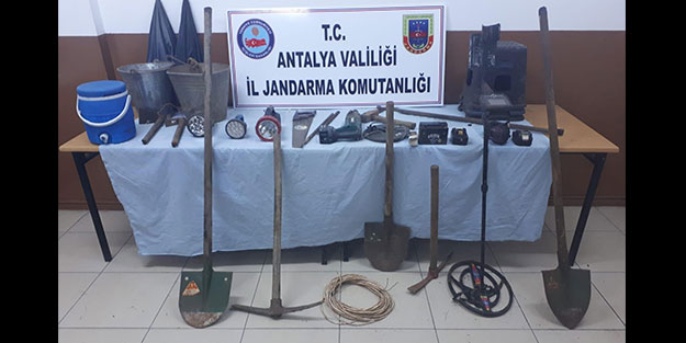Kaçak define avcıları suçüstü yakalandı!