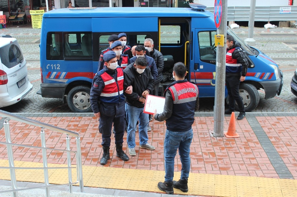 Kaçak define avcılarını aralarında çıkan anlaşmazlık ele verdi 
