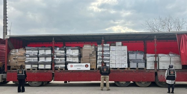 Kaçak eşya, lüks araç ele geçirildi! Gümrük ekibinin gözünden kaçmadı: Tam 508 milyon Türk lirası değerinde