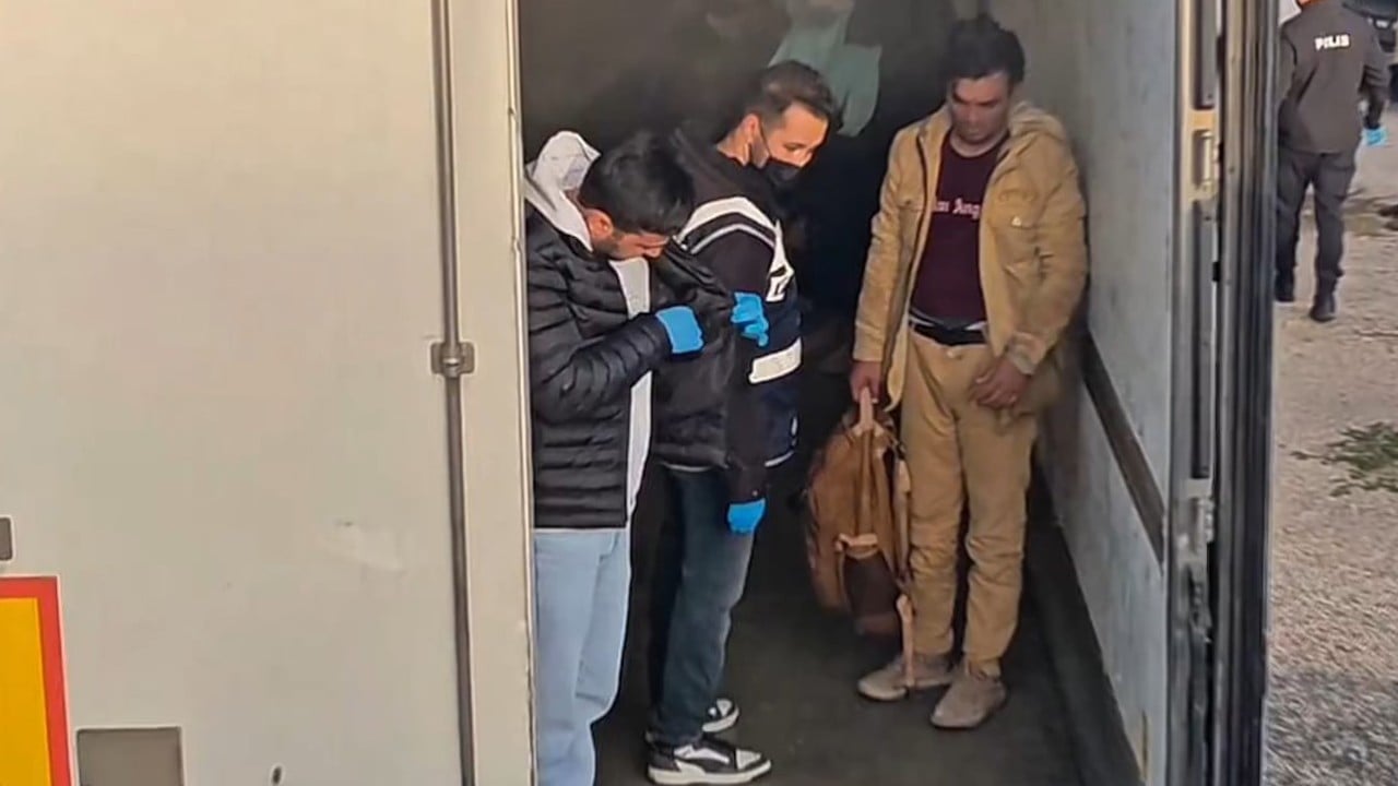 Kaçak göçmen operasyonu: 687 düzensiz göçmen ile 29 organizatör yakalandı